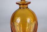 Moser Glassworks (1857),  - Garrafa de cristal tcheco Moser na cor âmbar, marcado na base.