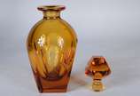 Moser Glassworks (1857),  - Garrafa de cristal tcheco Moser na cor âmbar, marcado na base.