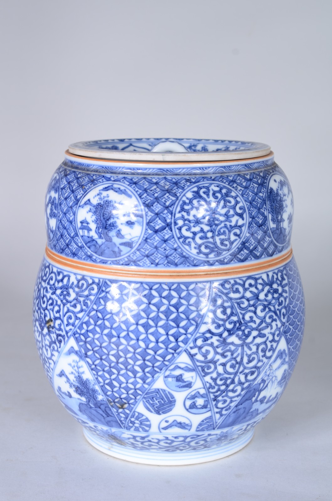 Duas peças de porcelana oriental, sendo um vaso com furo no fundo e... - foto 3 de 9