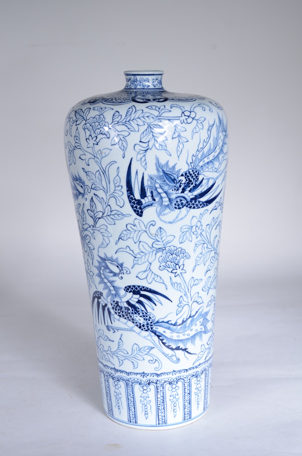 Duas peças de porcelana oriental, sendo um vaso com furo no fundo e... - foto 4 de 9