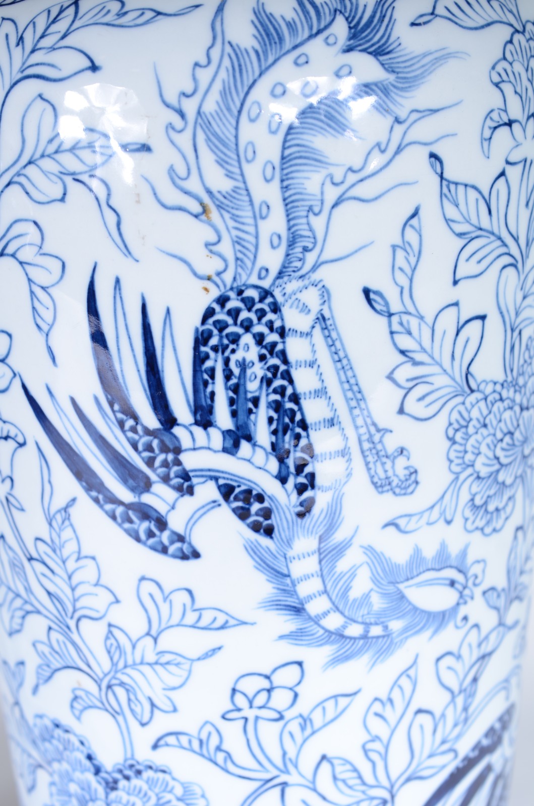 Duas peças de porcelana oriental, sendo um vaso com furo no fundo e... - foto 7 de 9