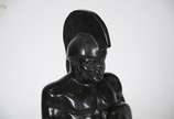 BOTERO - Escultura de bronze com base de mármor... - BOTERO - Escultura de bronze com base de mármore representando guerreiro, assinado. Altura 51 cm (atribuído).