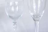 Conjunto com 12 taças de cristal para vinho de ... - Conjunto com 12 taças de cristal para vinho de pé alto facetado.