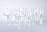 Conjunto com 12 taças de cristal para vinho de ... - Conjunto com 12 taças de cristal para vinho de pé alto facetado.