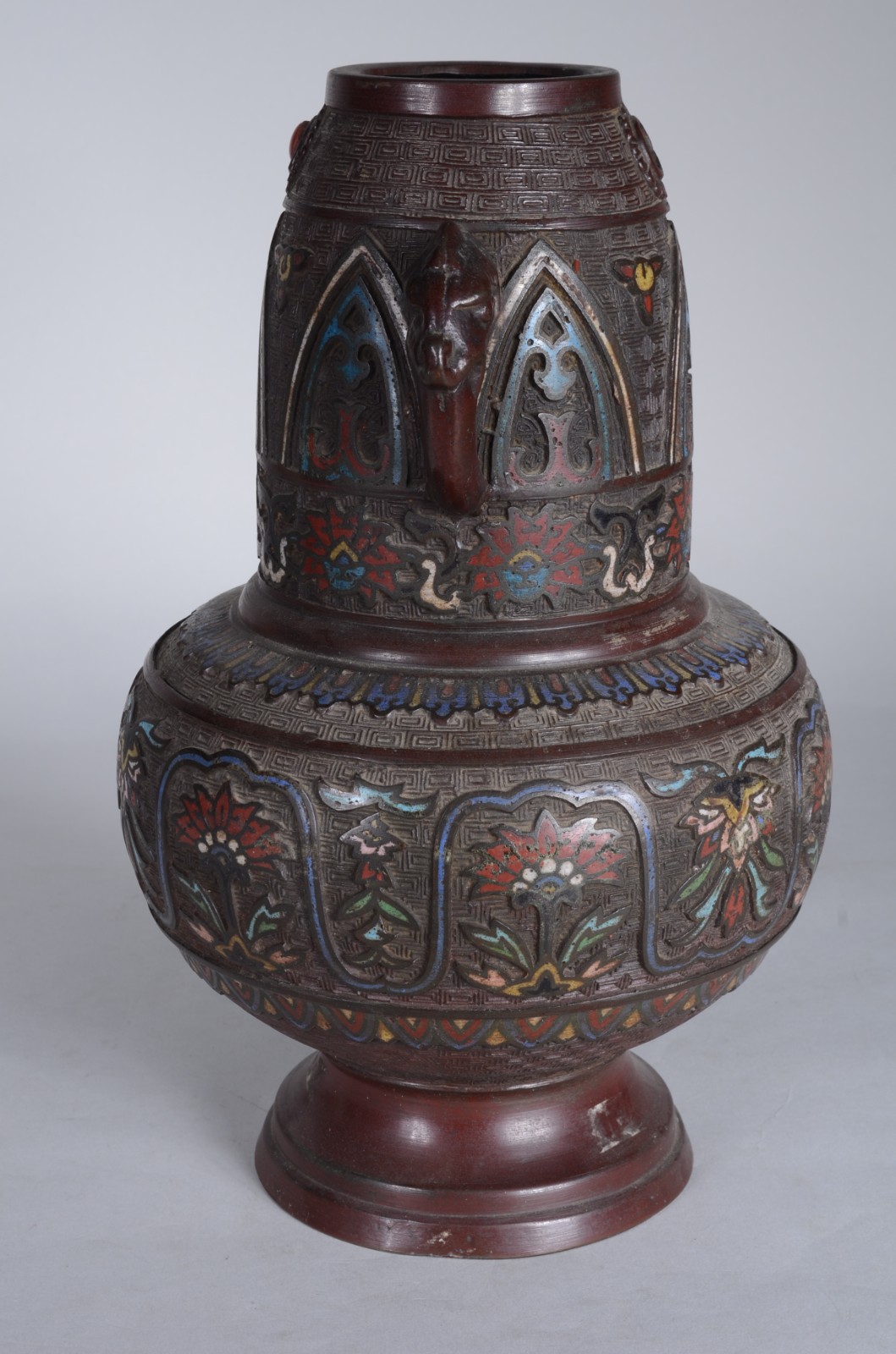 Ânfora oriental de cloisoné com alças laterais na forma de animais... - foto 2 de 7