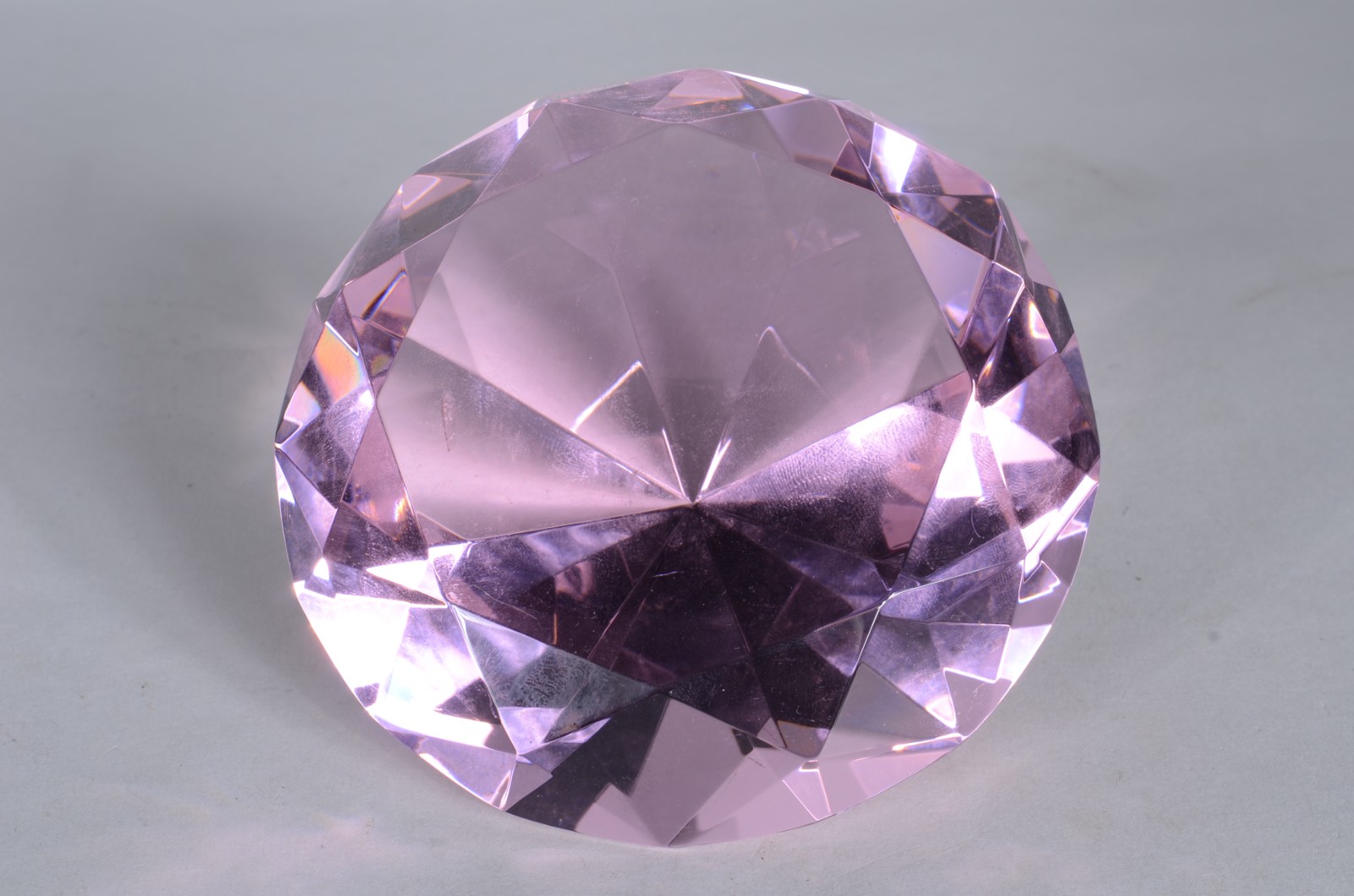Enfeite de cristal na forma de "diamante rosa", no estojo. - foto 3 de 6