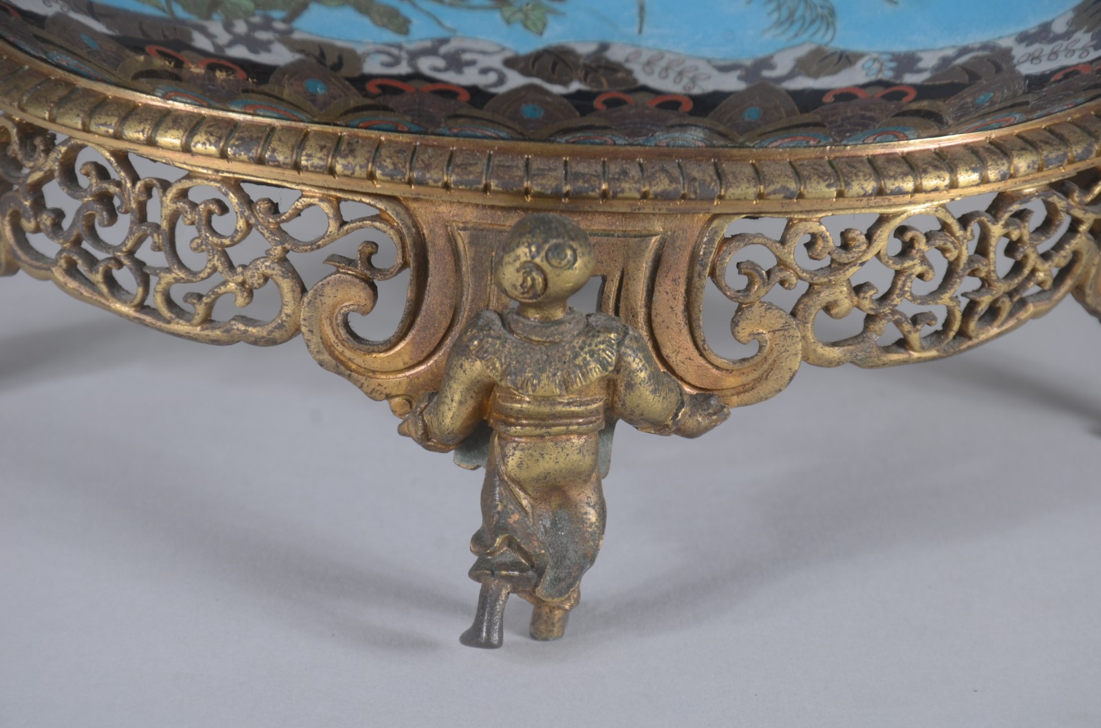 Belíssimo e antigo cachepot de cloisoné oriental, fundo azul com... - foto 4 de 8