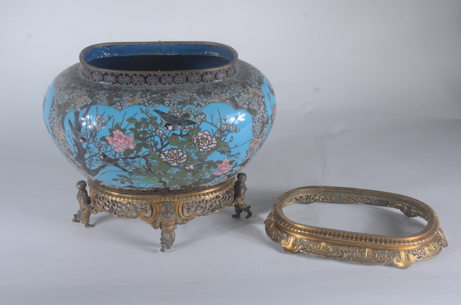 Belíssimo e antigo cachepot de cloisoné oriental, fundo azul com... - foto 3 de 8