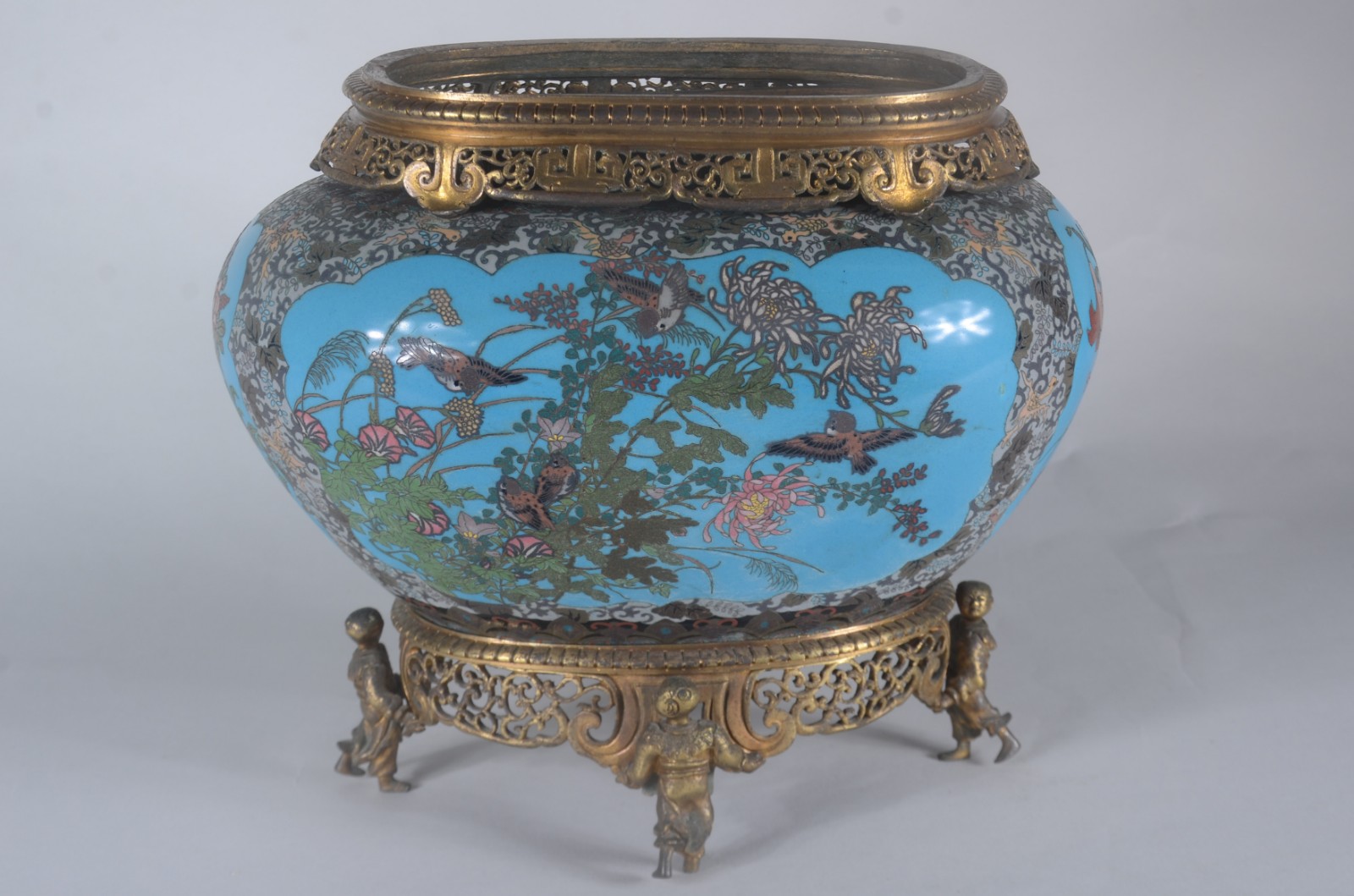 Belíssimo e antigo cachepot de cloisoné oriental, fundo azul com... - foto 1 de 8