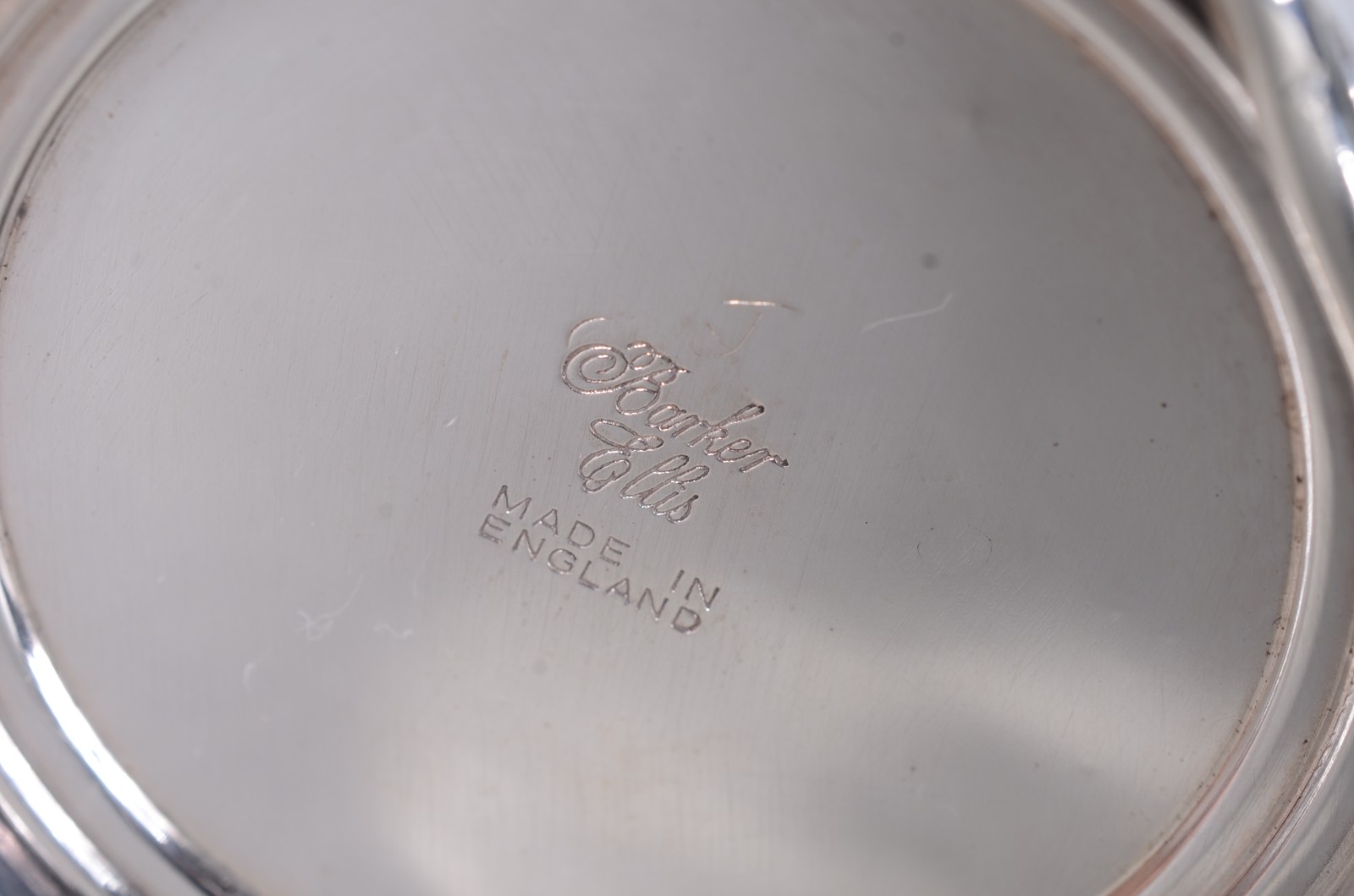 Caneca de metal inglês com inscrição de "HRH Prince Charles e Lady... - foto 7 de 8
