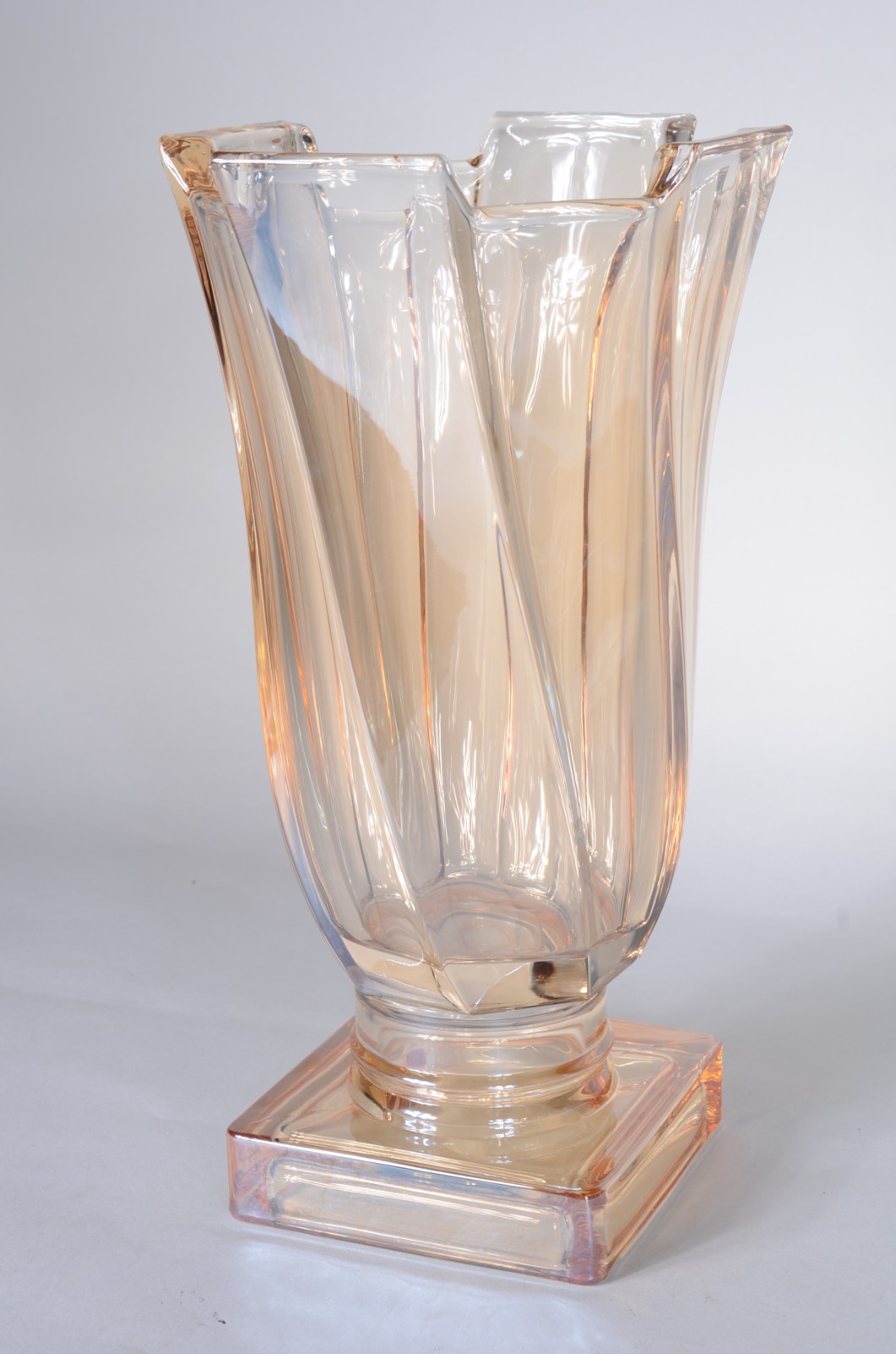 Vaso de vidro decorativo trabalhado na cor âmbar. - foto 3 de 4