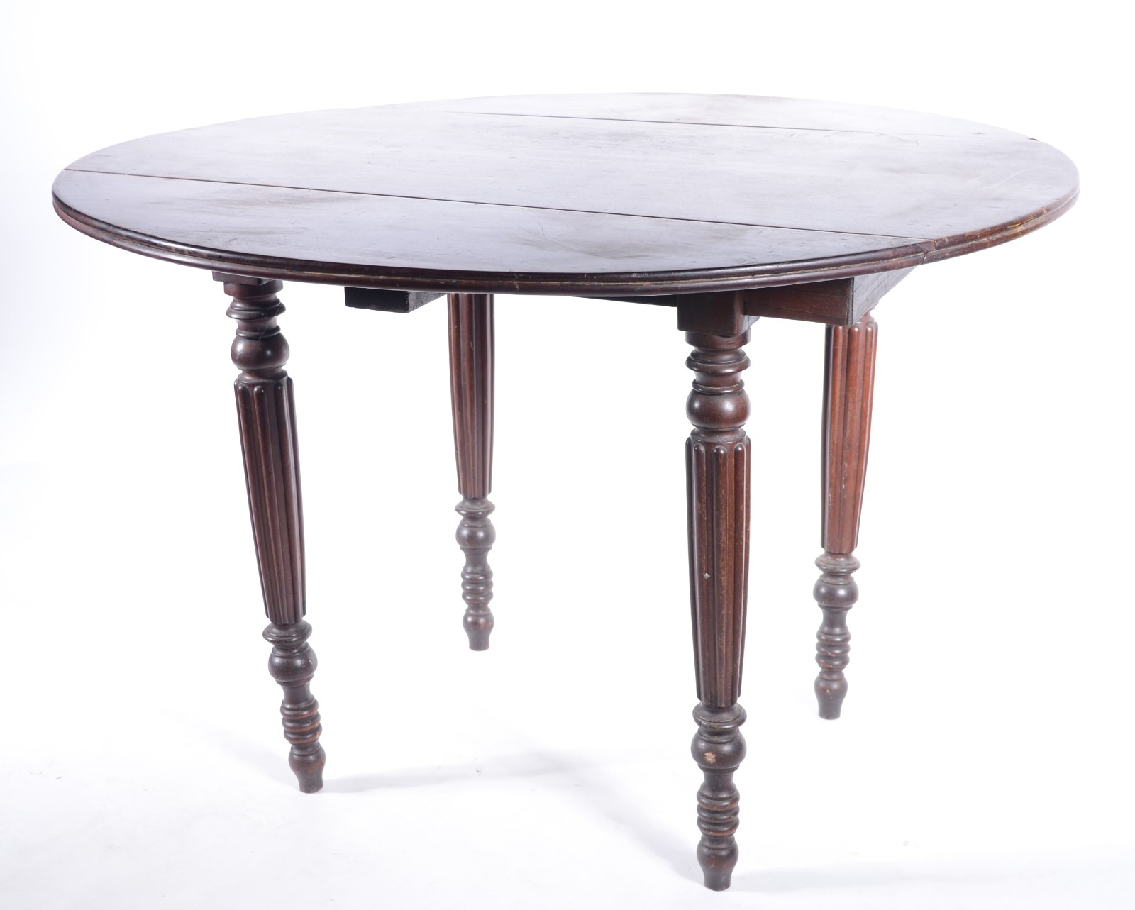 Mesa de madeira nobre com abas, pernas cilíndricas frisadas. - foto 1 de 8