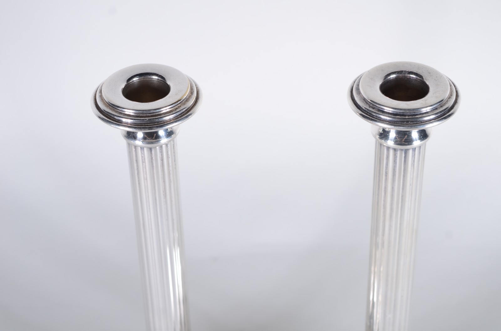 Diversas peças de metal prateado, sendo: 2 bowls oitavados, par de... - foto 2 de 10