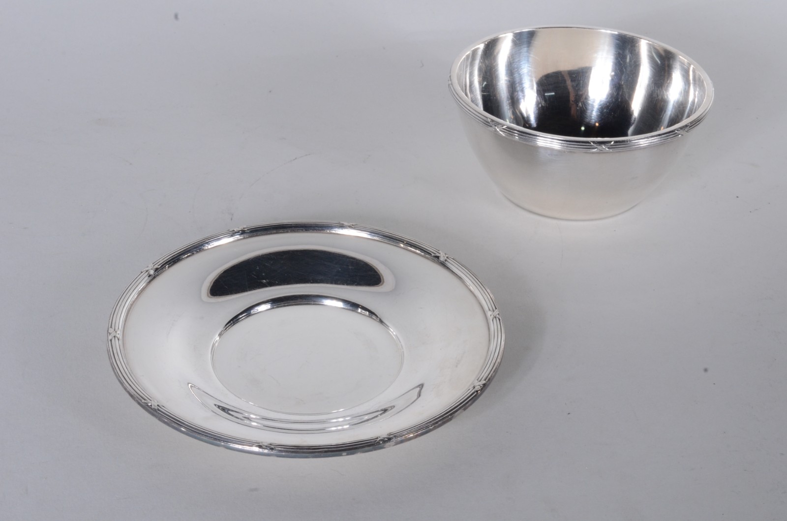 Diversas peças de metal prateado, sendo: balde para gelo/wine cooler... - foto 4 de 10