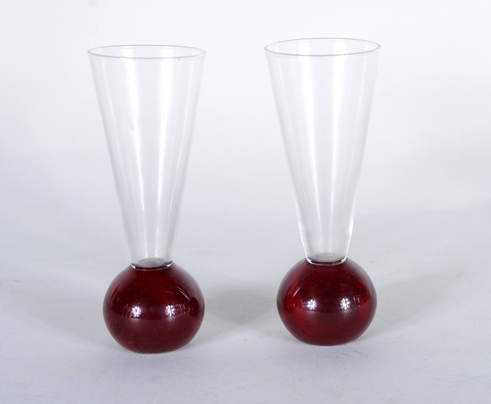 Diversas peças de vidro/cristal, sendo: caneca tcheca, 2 taças com... - foto 5 de 11