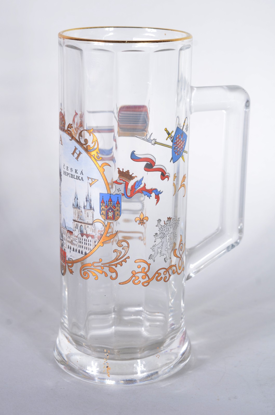 Diversas peças de vidro/cristal, sendo: caneca tcheca, 2 taças com... - foto 6 de 11