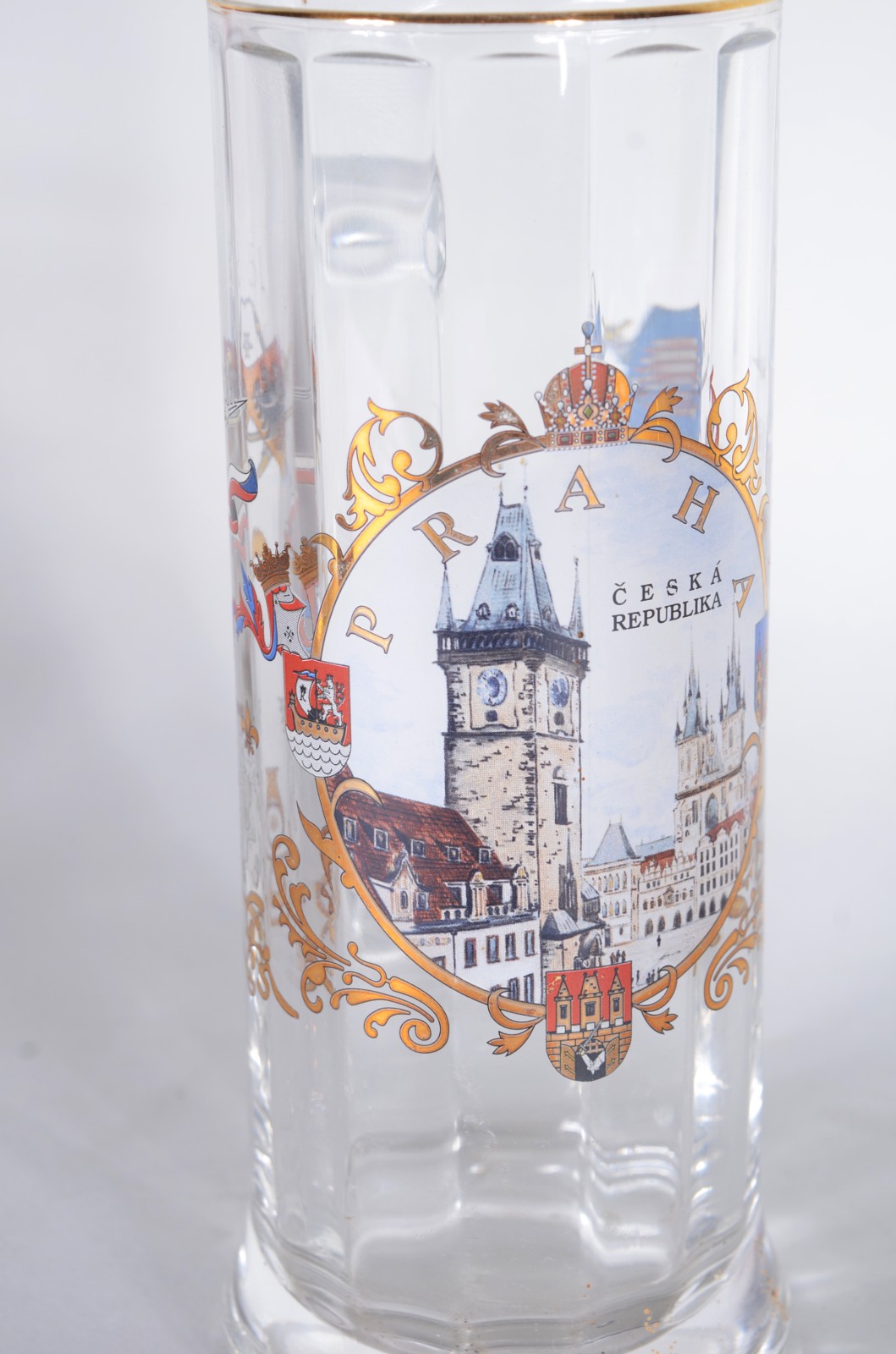 Diversas peças de vidro/cristal, sendo: caneca tcheca, 2 taças com... - foto 7 de 11