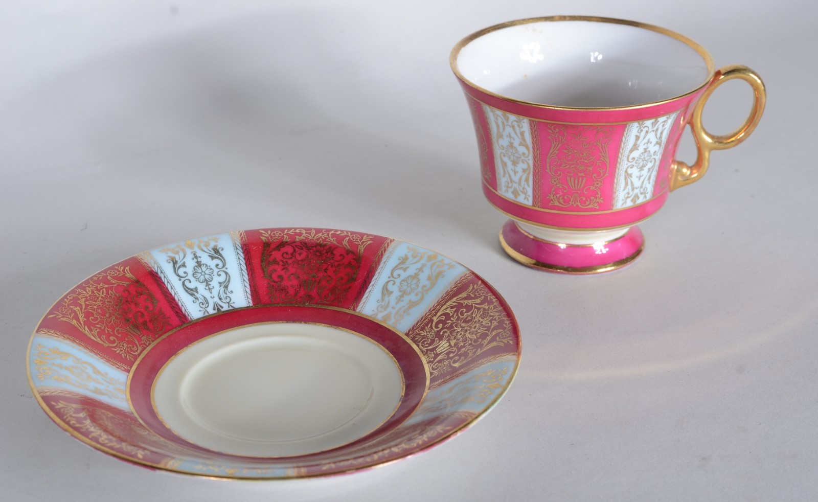 Dois conjuntos de xícaras de chá de porcelana japonesa, sendo: 6 na... - foto 3 de 9