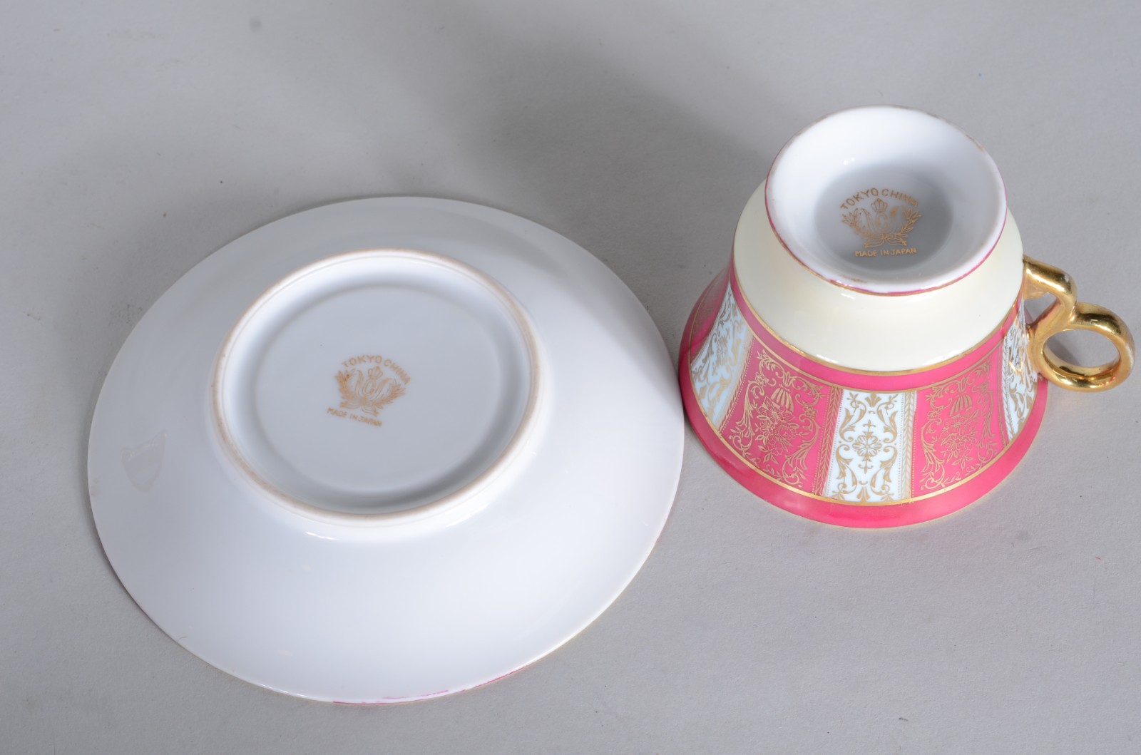 Dois conjuntos de xícaras de chá de porcelana japonesa, sendo: 6 na... - foto 4 de 9