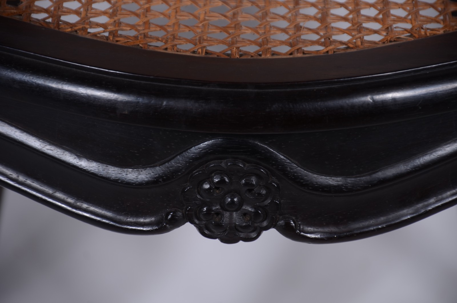 Conjunto com 6 cadeiras de jacarandá modelo "medalhão duplo"... - foto 4 de 11