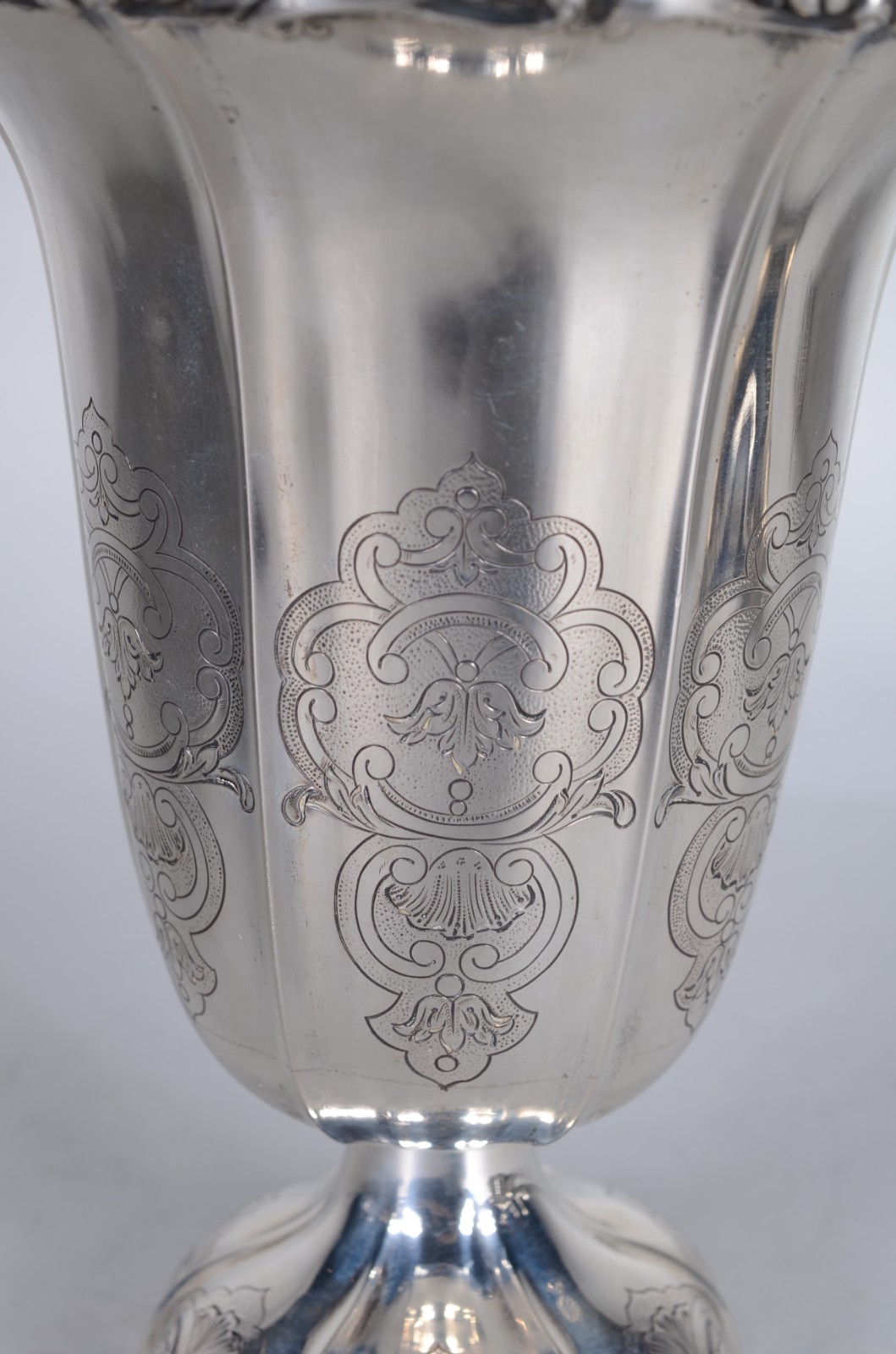 Vaso de prata portuguesa contraste Águia, decorado com guirlandas... - foto 2 de 6