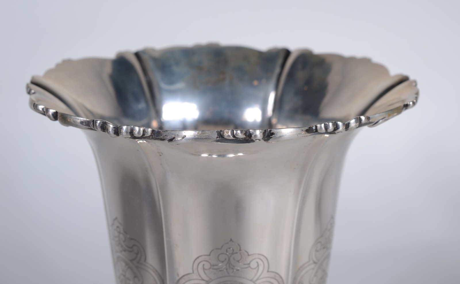 Vaso de prata portuguesa contraste Águia, decorado com guirlandas... - foto 4 de 6