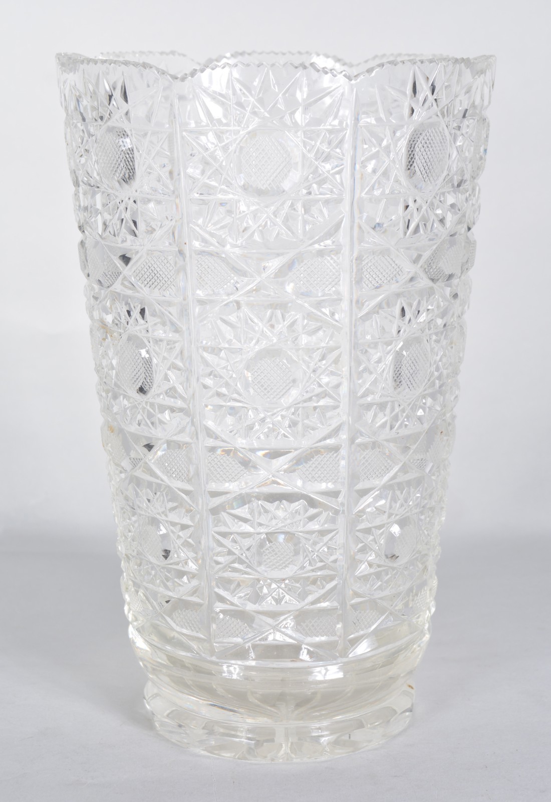 Vaso de cristal lapidado, borda dentada. - foto 1 de 5