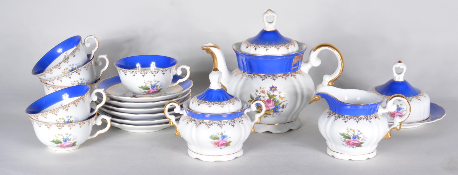 Serviço para chá de porcelana Real, fundo branco e tarja azul com... - foto 1 de 9