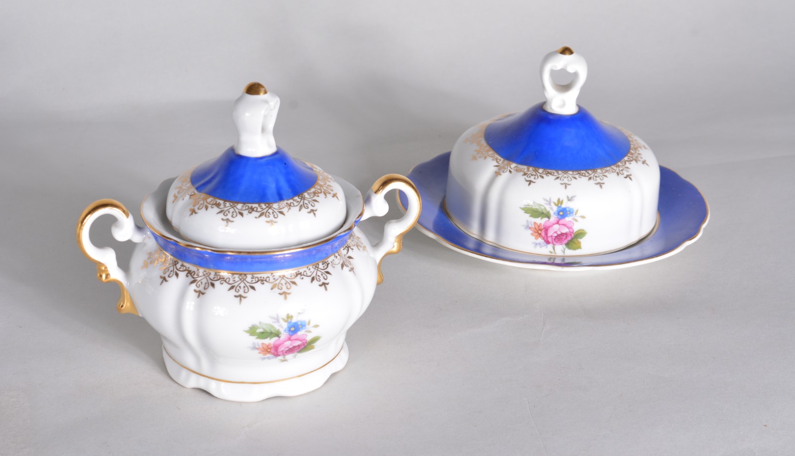 Serviço para chá de porcelana Real, fundo branco e tarja azul com... - foto 2 de 9