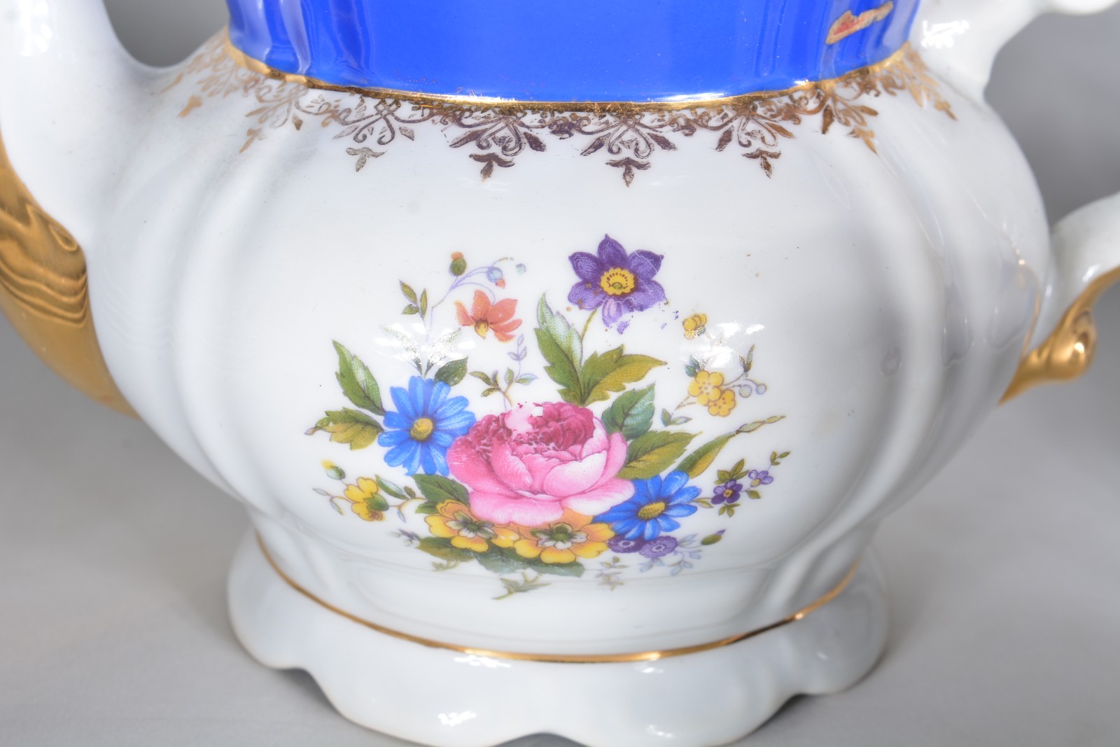 Serviço para chá de porcelana Real, fundo branco e tarja azul com... - foto 4 de 9