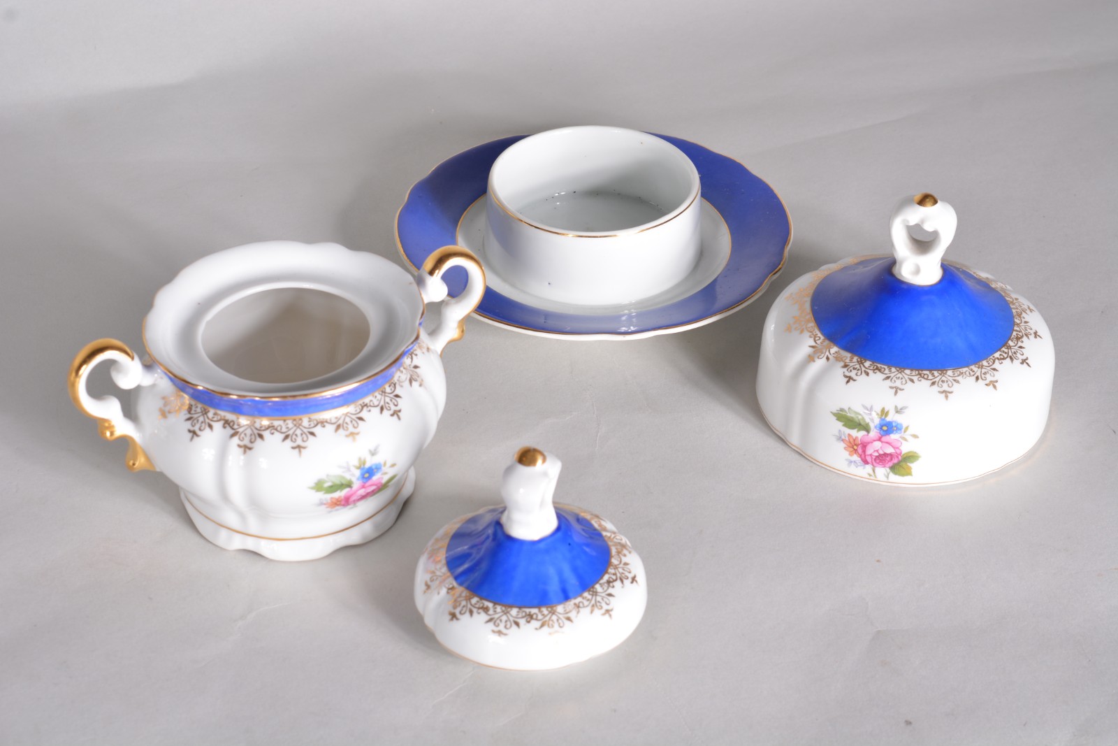 Serviço para chá de porcelana Real, fundo branco e tarja azul com... - foto 5 de 9
