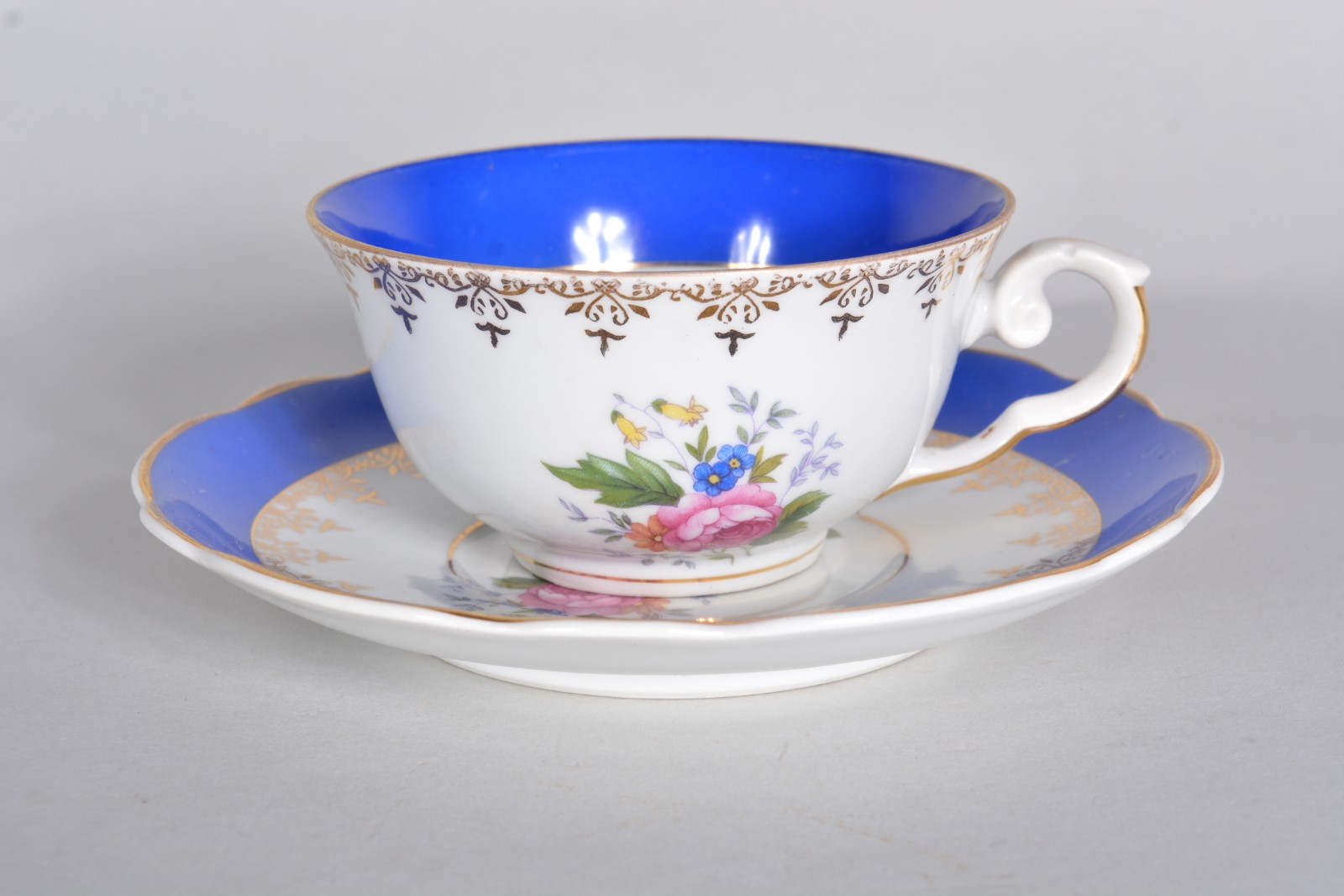 Serviço para chá de porcelana Real, fundo branco e tarja azul com... - foto 6 de 9