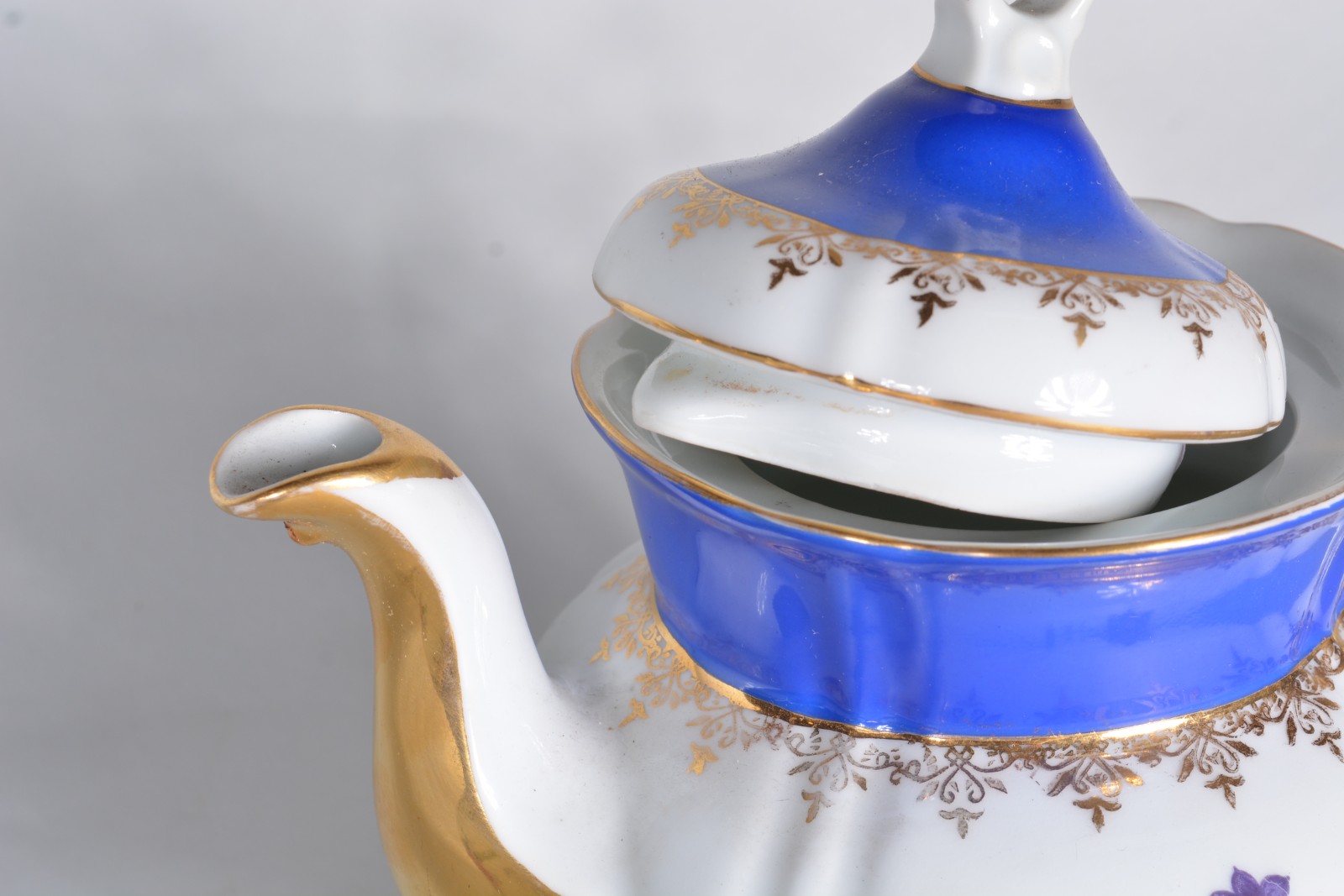 Serviço para chá de porcelana Real, fundo branco e tarja azul com... - foto 7 de 9