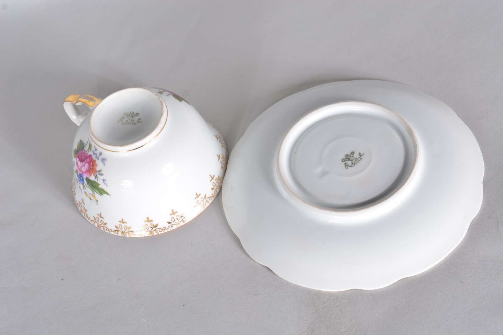 Serviço para chá de porcelana Real, fundo branco e tarja azul com... - foto 8 de 9