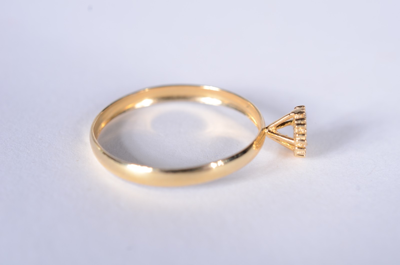 Anel de ouro 18 k., contraste 750 feitio chuveiro, aro 19. (Por... - foto 4 de 8