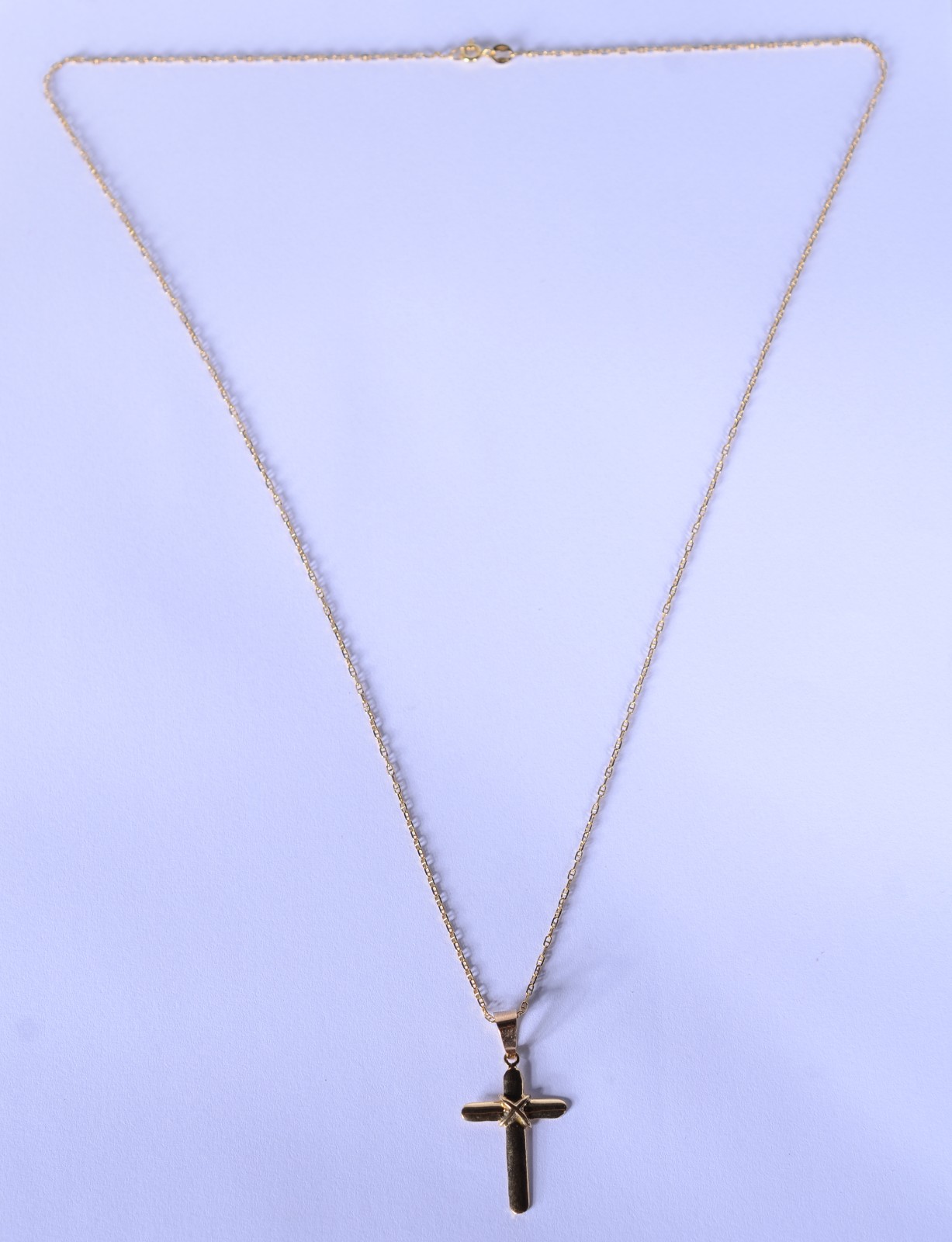 Colar de ouro 18 k., com pendente de crucifixo. (Por motivos de... - foto 3 de 6