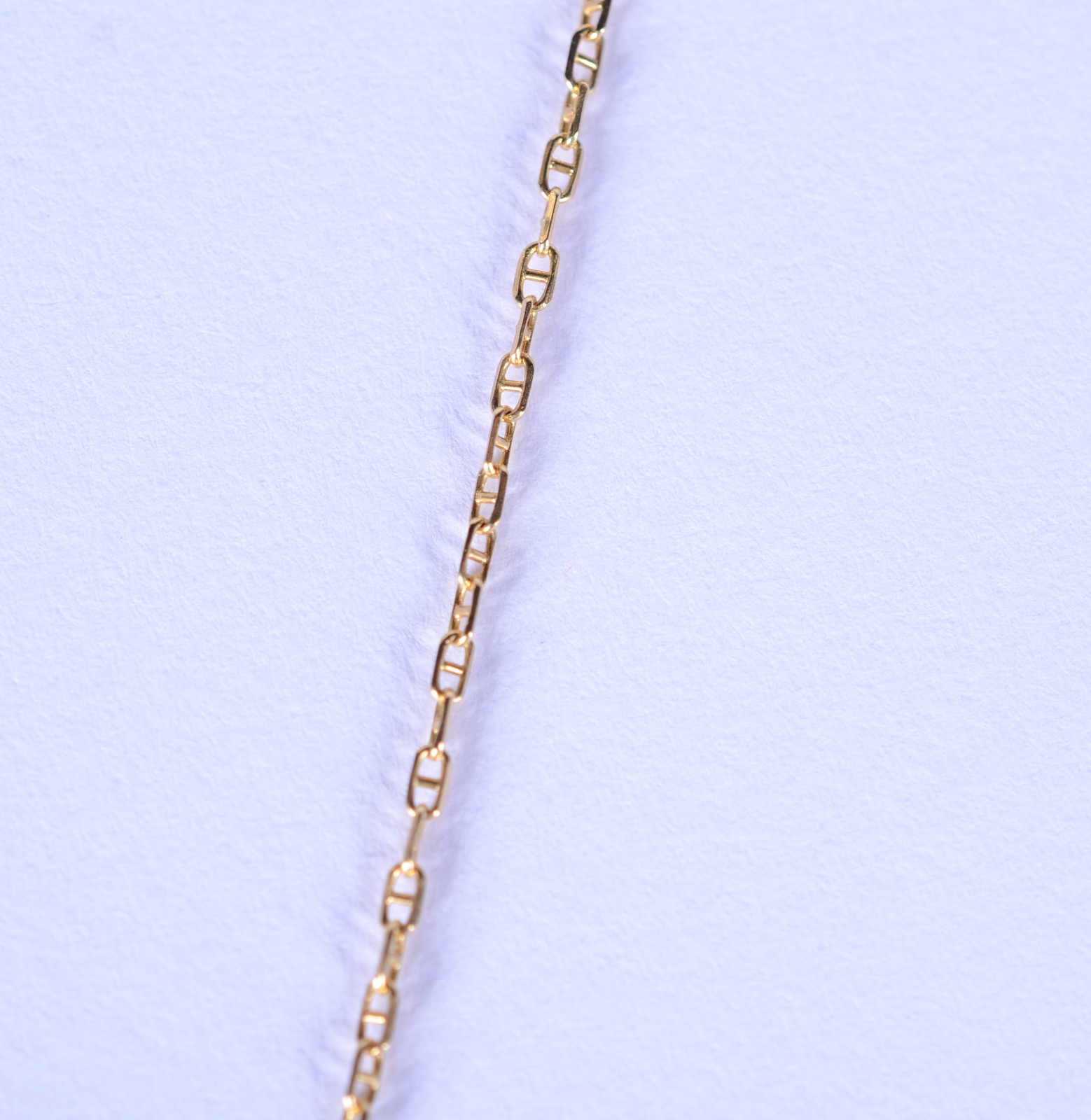 Colar de ouro 18 k., com pendente de crucifixo. (Por motivos de... - foto 4 de 6