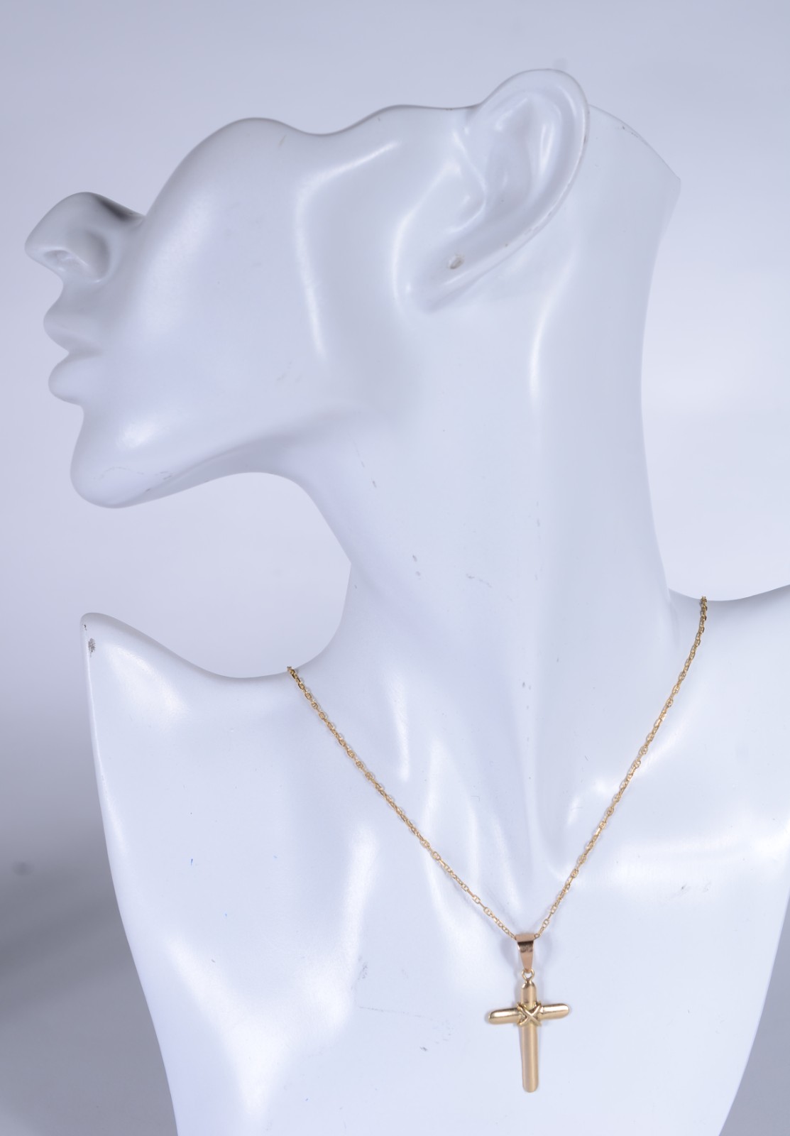 Colar de ouro 18 k., com pendente de crucifixo. (Por motivos de... - foto 6 de 6
