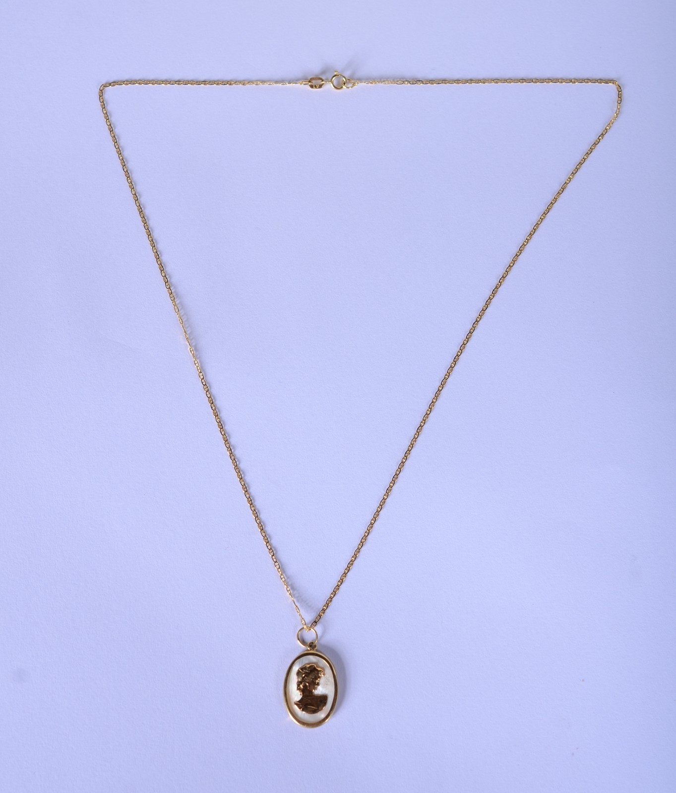 Colar de ouro 18 k., contraste 750 mls com pendente de madre perola... - foto 2 de 7