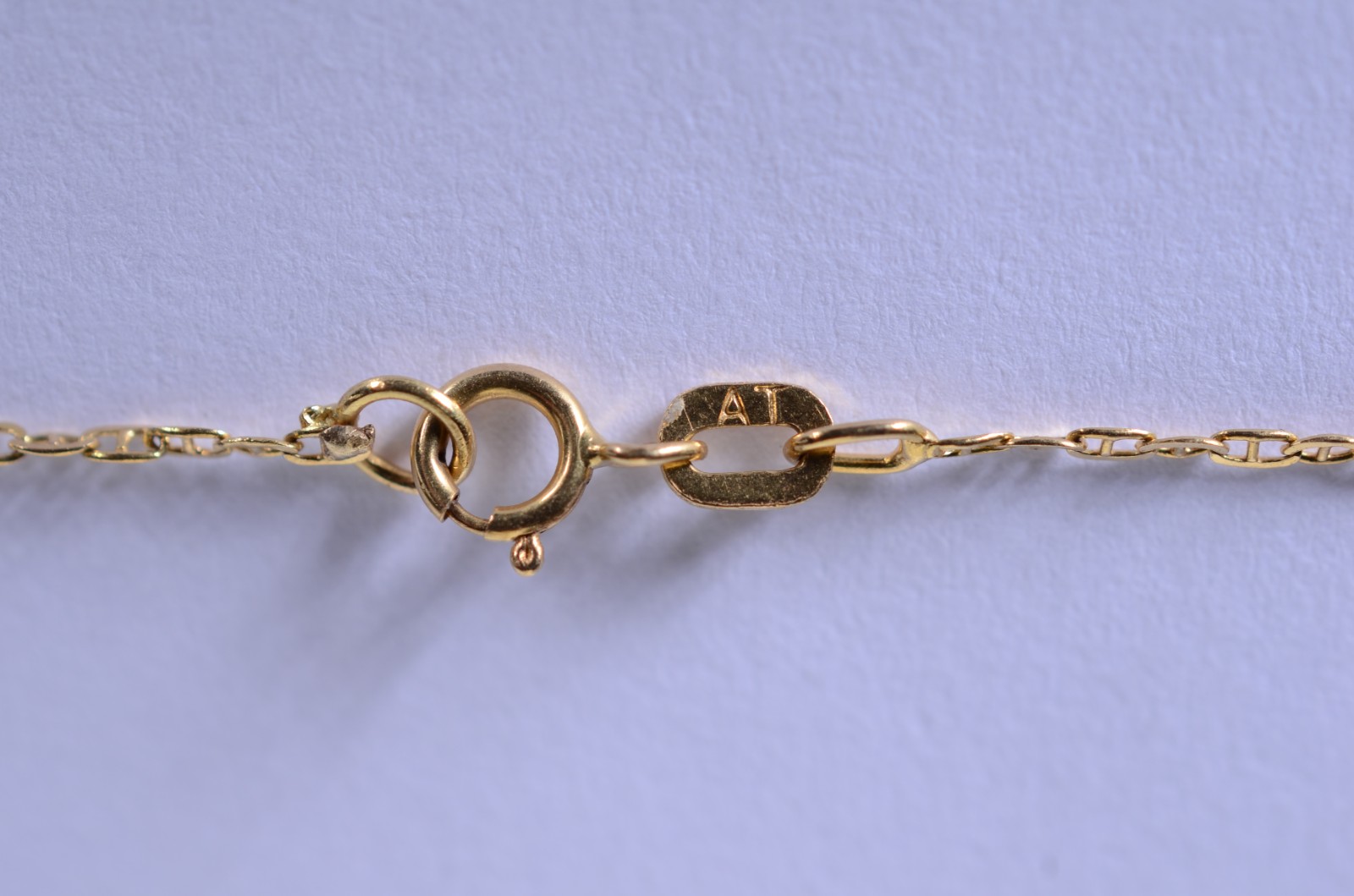 Colar de ouro 18 k., contraste 750 mls com pendente de madre perola... - foto 4 de 7