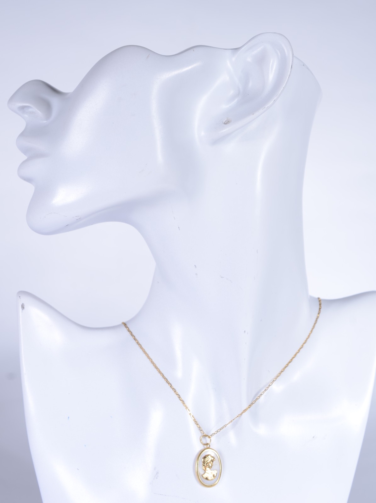 Colar de ouro 18 k., contraste 750 mls com pendente de madre perola... - foto 7 de 7
