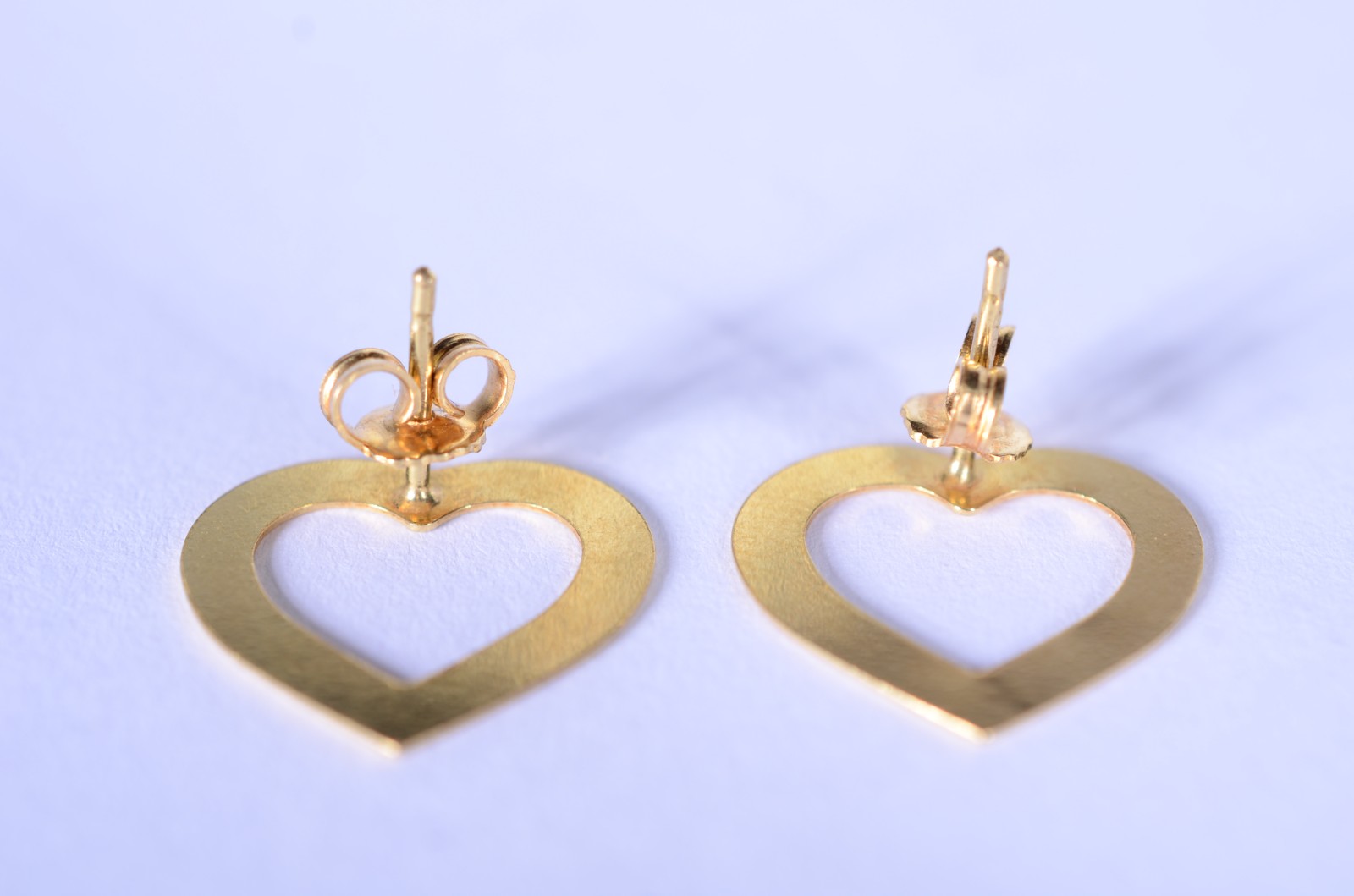 Par de brincos de ouro 18k., contraste 750 na forma de coração. (Por... - foto 2 de 5