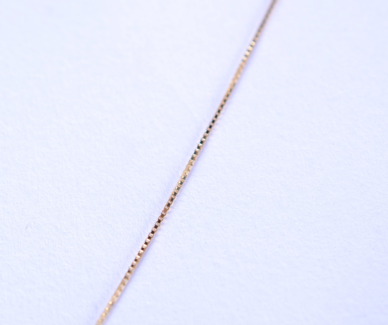 Colar de ouro 18 k., contraste 750 com pendente na forma de globo... - foto 4 de 7