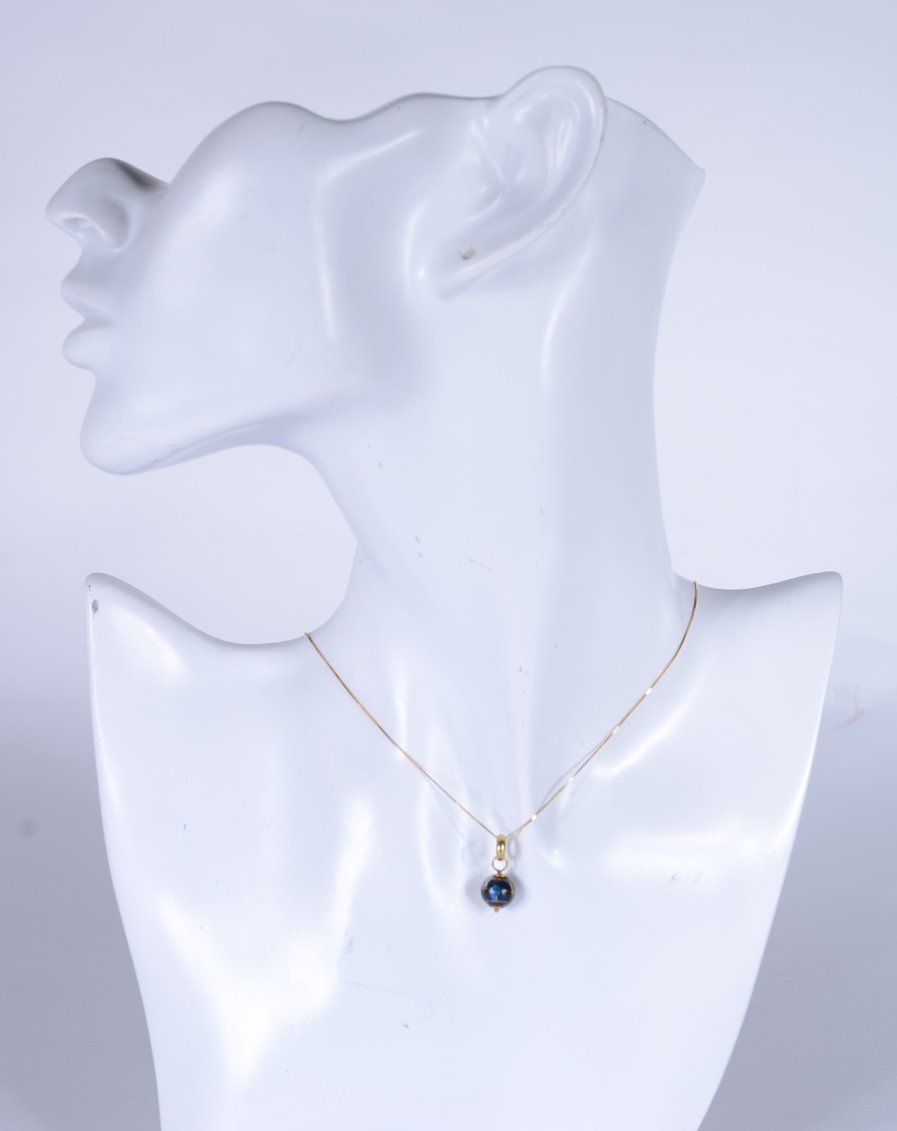 Colar de ouro 18 k., contraste 750 com pendente na forma de globo... - foto 7 de 7