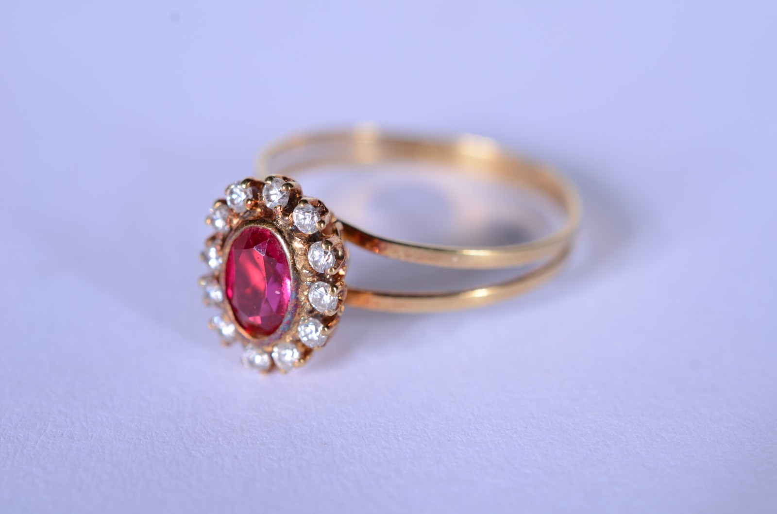 Anel de ouro 18 k., contraste 750 mls cravejado com 12 brilhantes de... - foto 1 de 7
