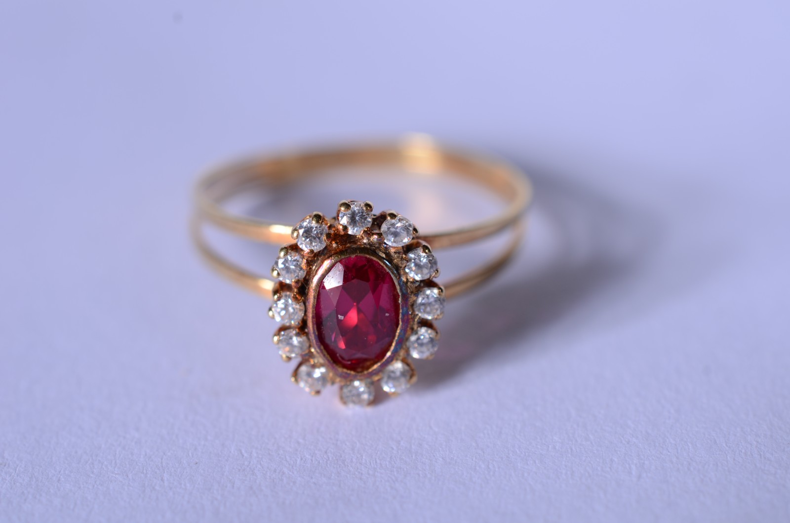 Anel de ouro 18 k., contraste 750 mls cravejado com 12 brilhantes de... - foto 2 de 7