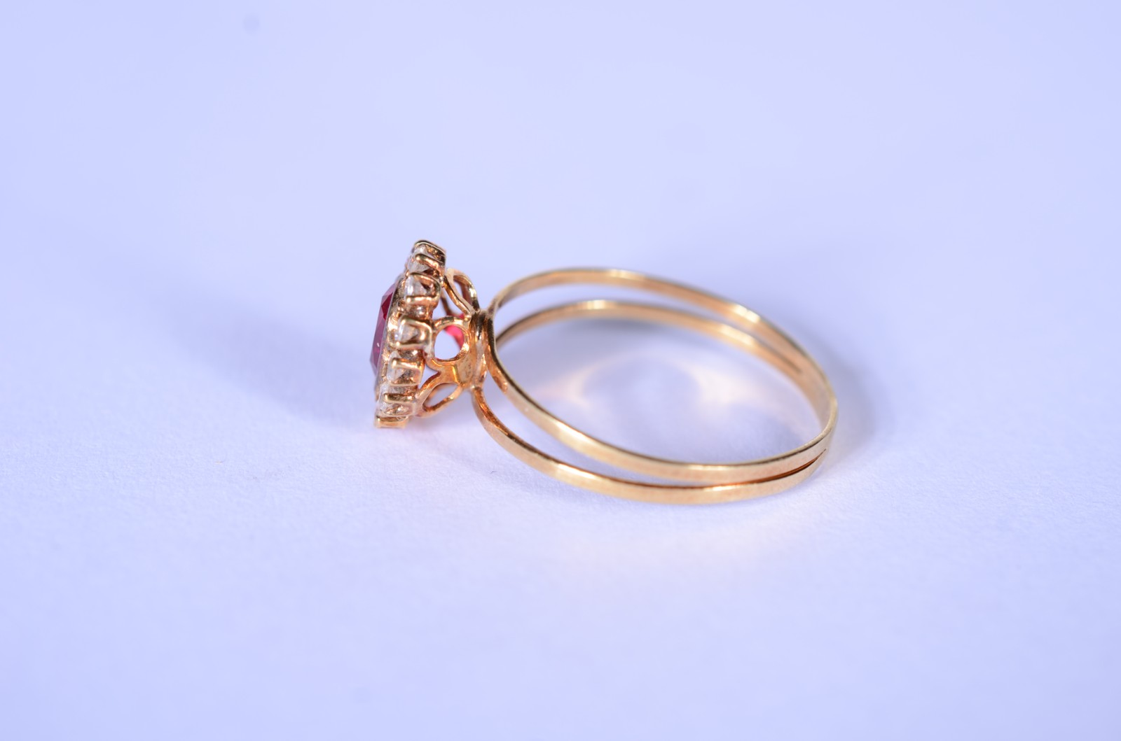 Anel de ouro 18 k., contraste 750 mls cravejado com 12 brilhantes de... - foto 3 de 7