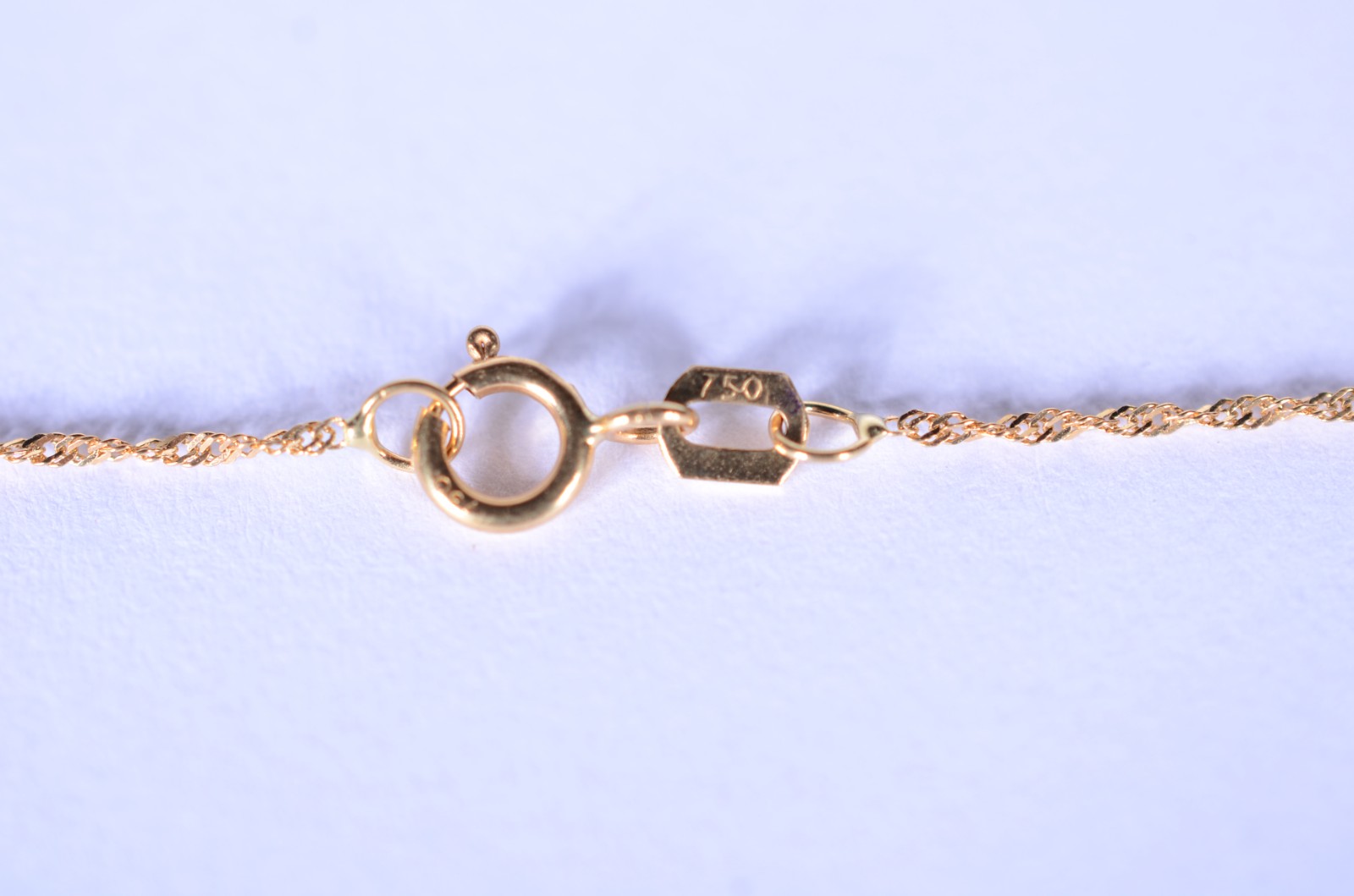 Colar de ouro 18 k., contraste 750 com pendente na forma de pomba da... - foto 5 de 6