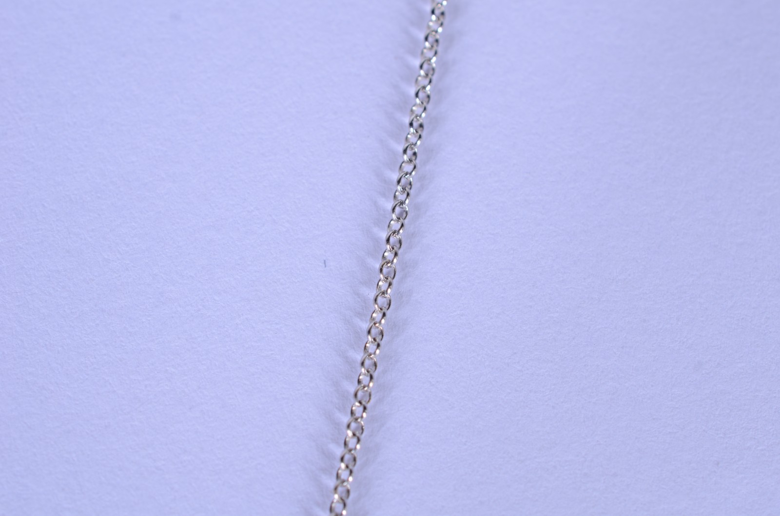 Gargantilha de ouro branco com 9 corações cada com 4 brilhantes. (Por... - foto 4 de 10