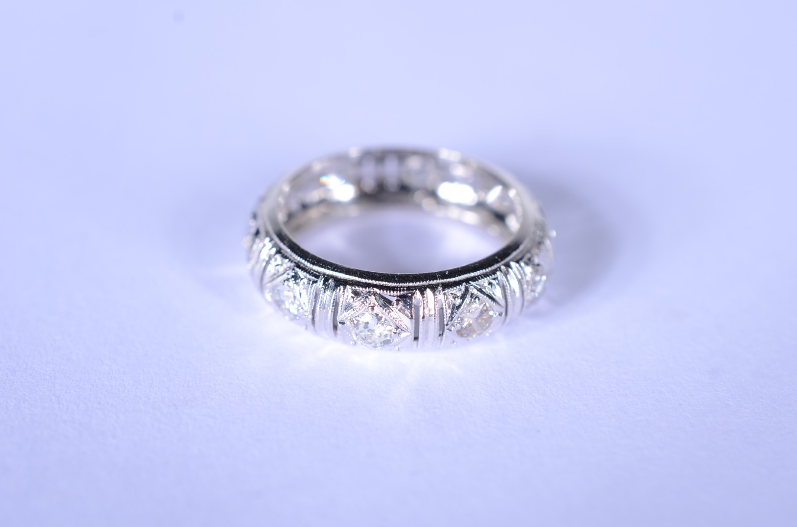 Aliança completa de platina Art Deco cravejado com 8 brilhantes de... - foto 2 de 6